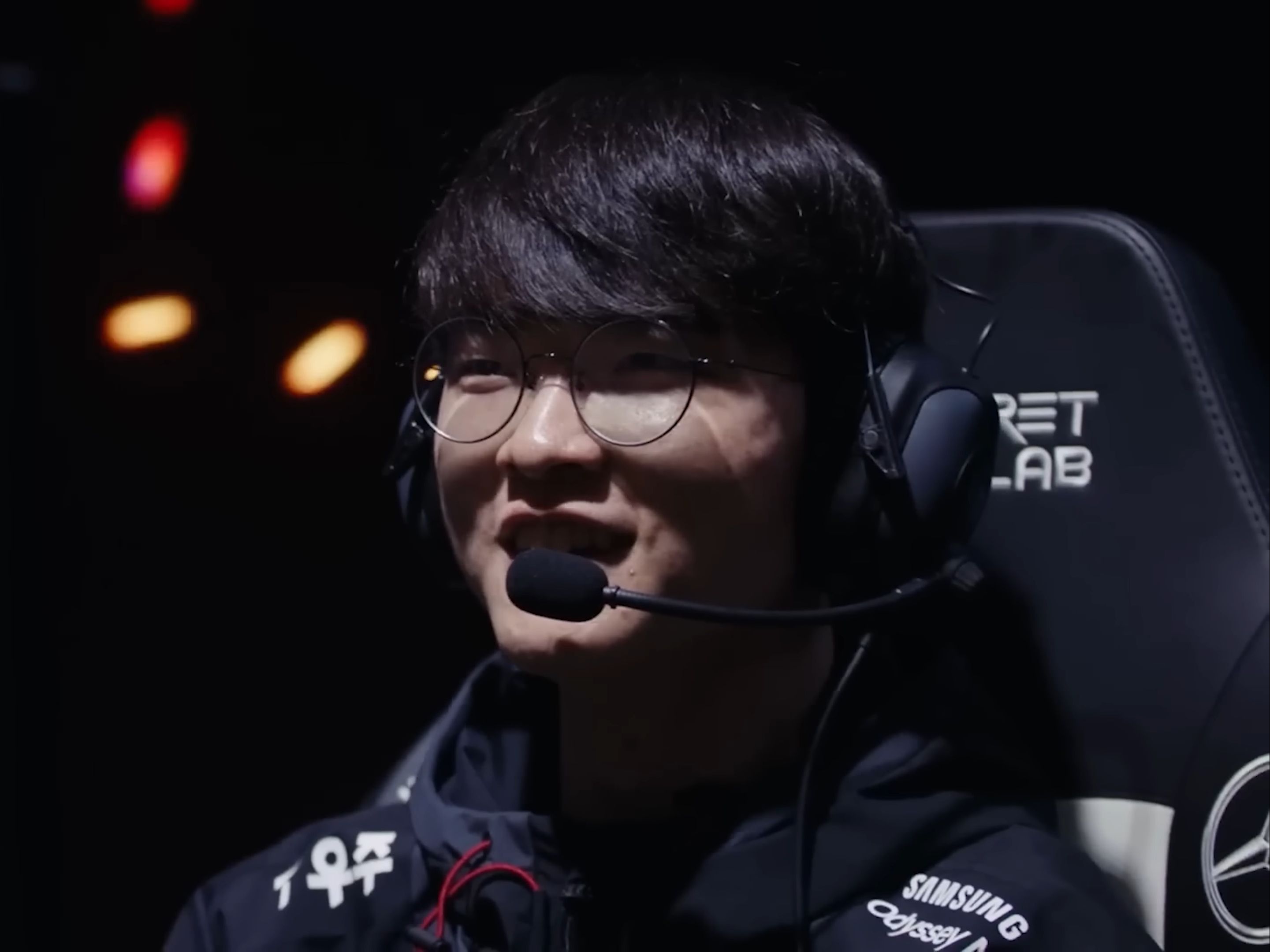 LPL 明天的首发阵容： Peyz 的第一场 LPL 比赛！ Ale 和 Ultra Prime 中单选手 Saber 将进行单挑