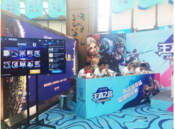 NiKo锤烂桌子 赛后开怀大笑展示众人