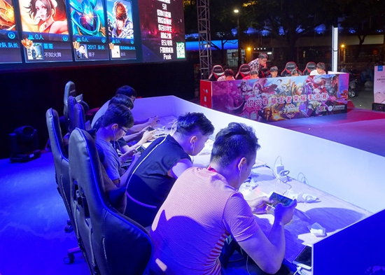 解说雨童分析季后赛形势：OMG赢下IG将晋级 WEvsLNG谁赢谁进季后赛